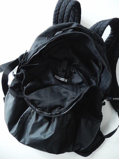 C.P. Company ブラック シングルストラップ バッグ C.P.COMPANY【シーピーカンパニー】正規取り扱い店、通販可能 ON